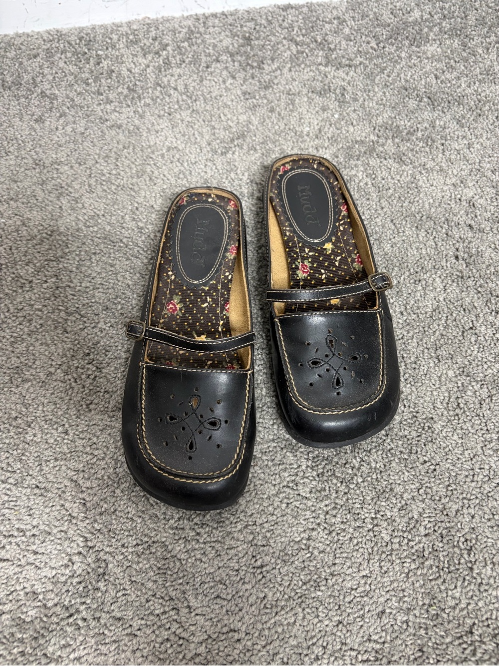 Vintage Y2K cut out mudd Mary Jane Flat